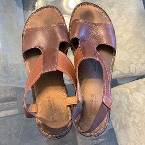 Naturalizer brown leather sandals size 10
